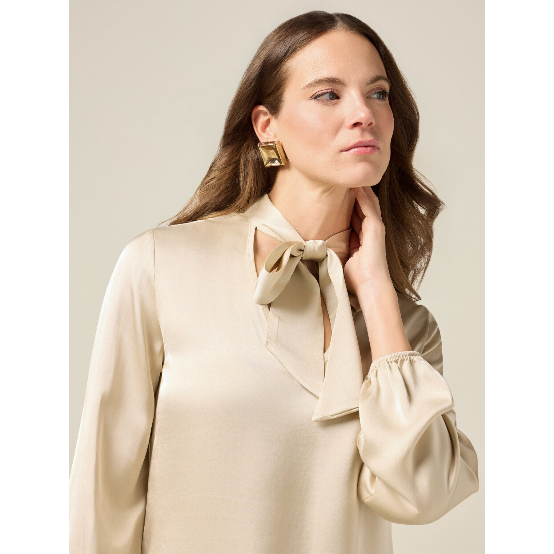 Oltre - Blusa de raso con lazo en el cuello - Blanco