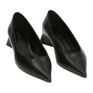 Salón negro, tacón 4 cm.