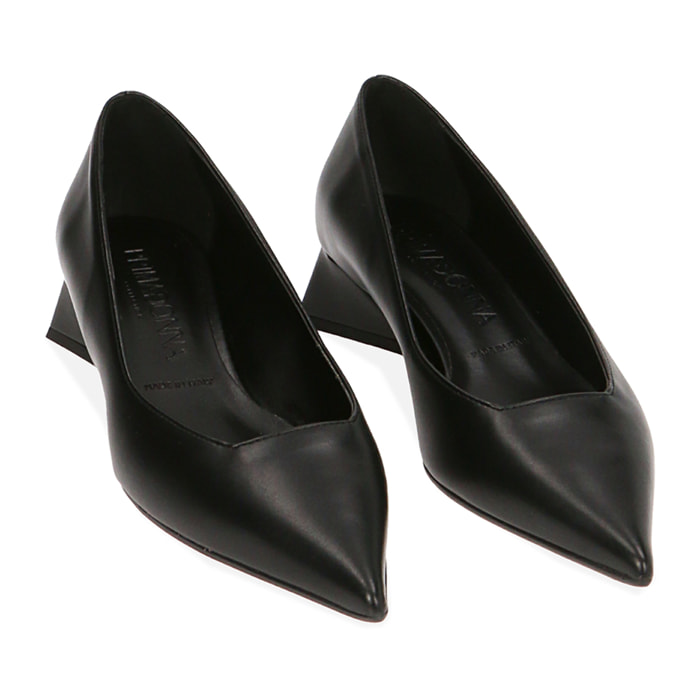 Salón negro, tacón 4 cm.