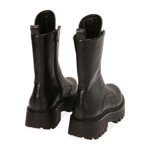 Moteras negras, tacón 4,5 cm.