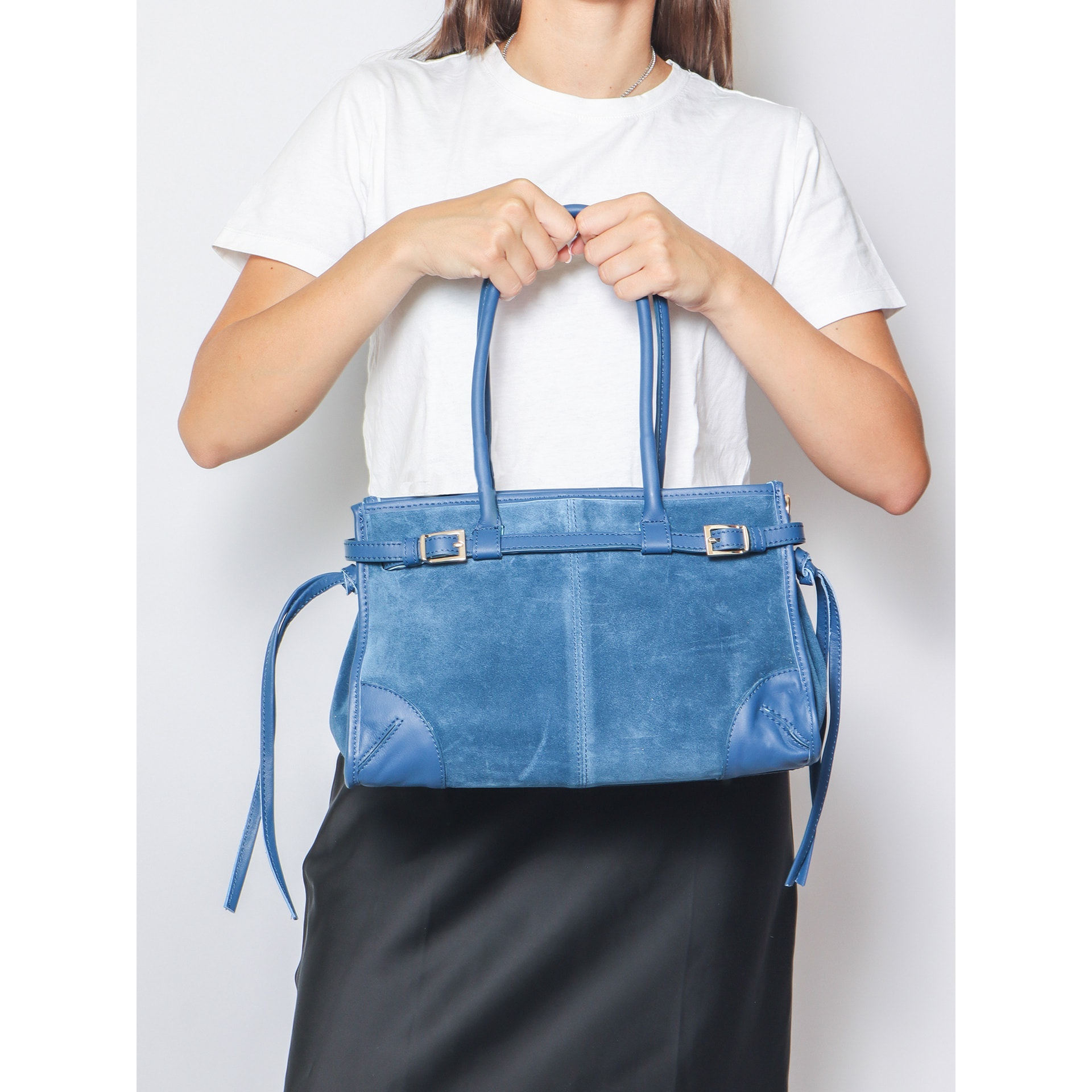 Borsa a spalla da donna Made in Italy - Modello Novara Ultra - Pelle scamosciata - 31.5 x 20.0 x 14.0 cm