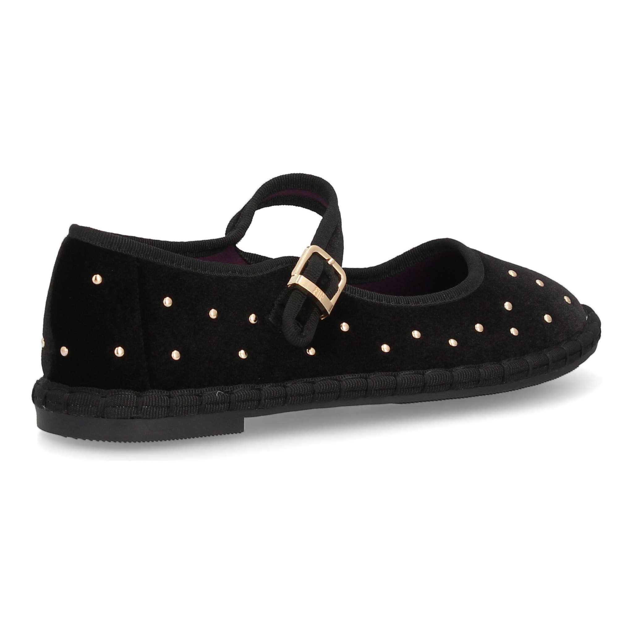 Merceditas planas con tachuelas metálicas.