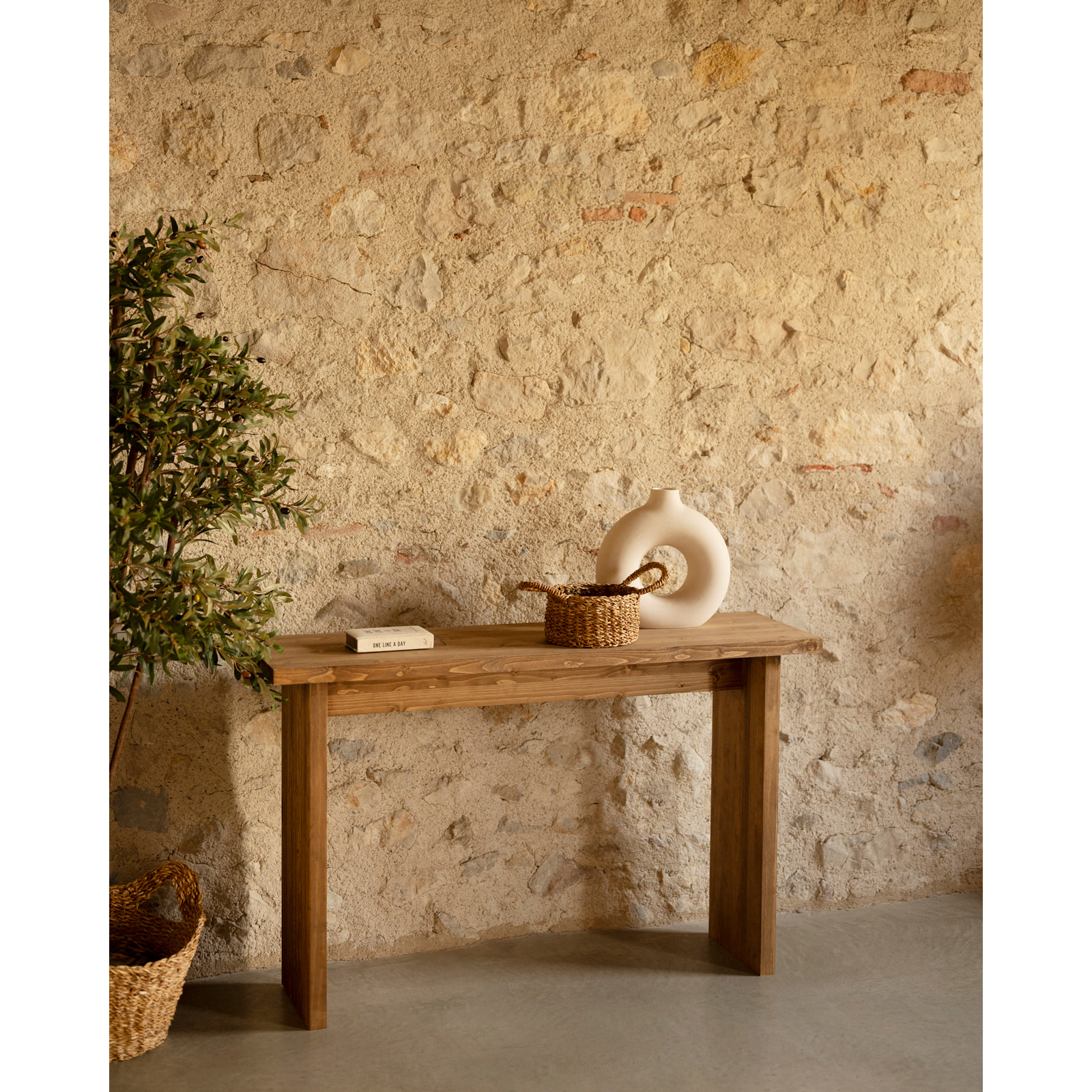 Consola de madera maciza en tono roble oscuro de 120x80cm Alto: 35 Largo: 120 Ancho: 80