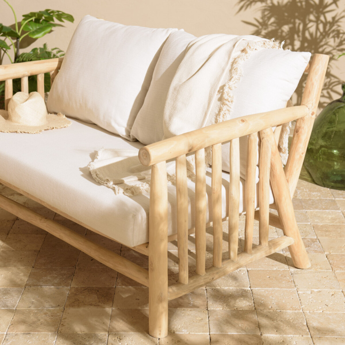 WILL - Canapé BORNEO 2p. en branches de teck naturel coussins blancs