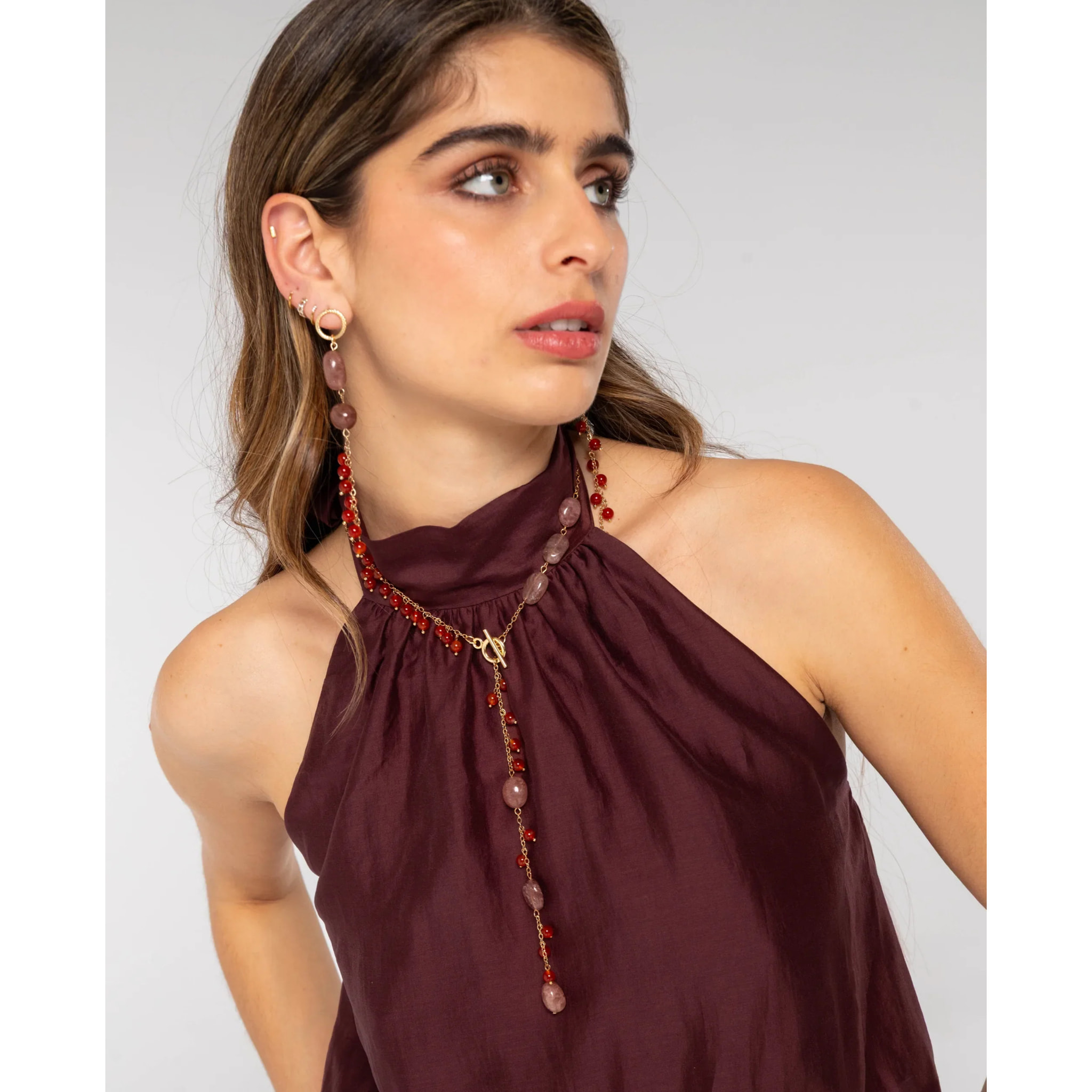 Collar largo con abalorios y piedras de mujer