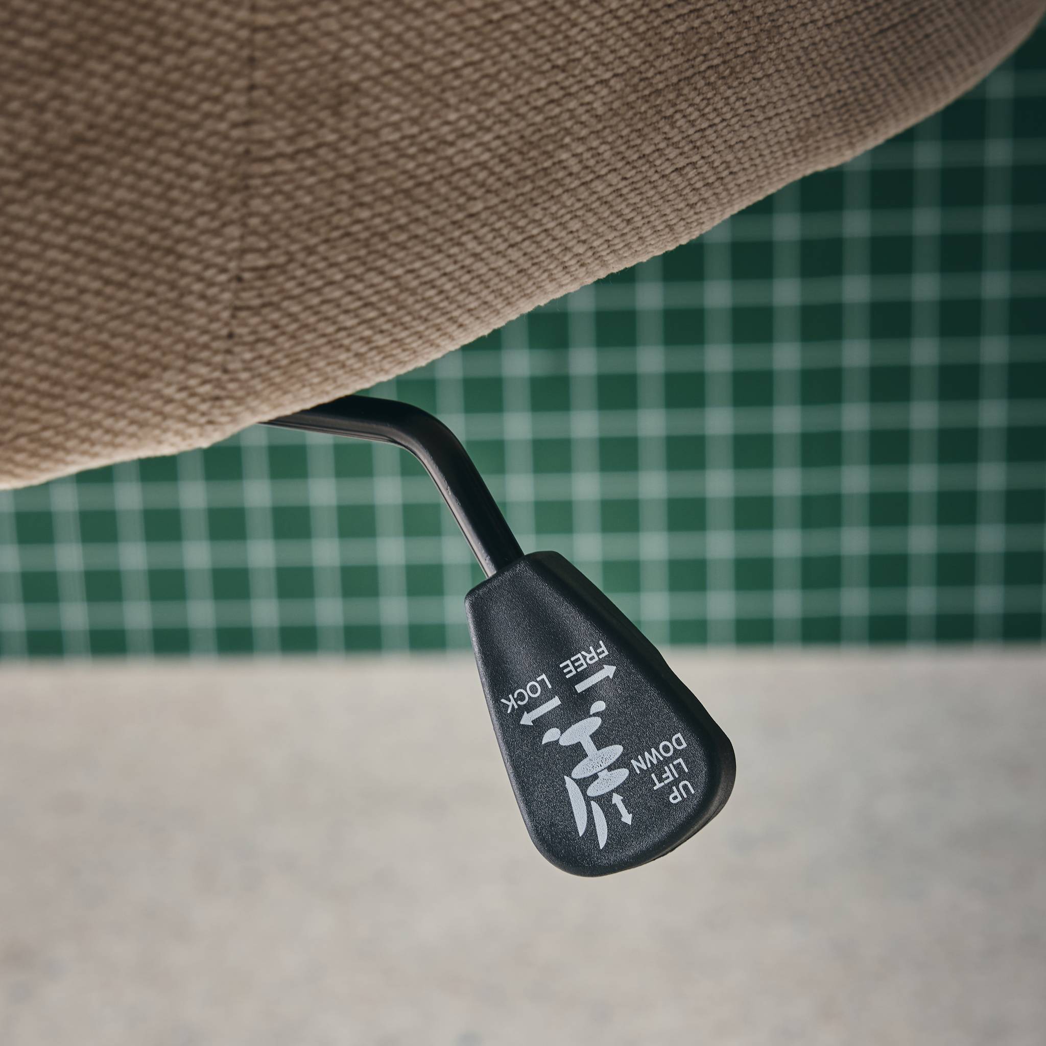 Chaise de bureau à roulettes ajustable métal et tissu beige - L 57 x P 57 x H 85/94.5cm - Stan