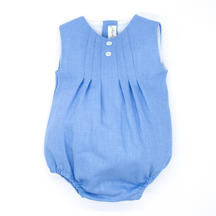 Pelele de lino azul. Con pliegues en el delantero y botones de decoracion.
