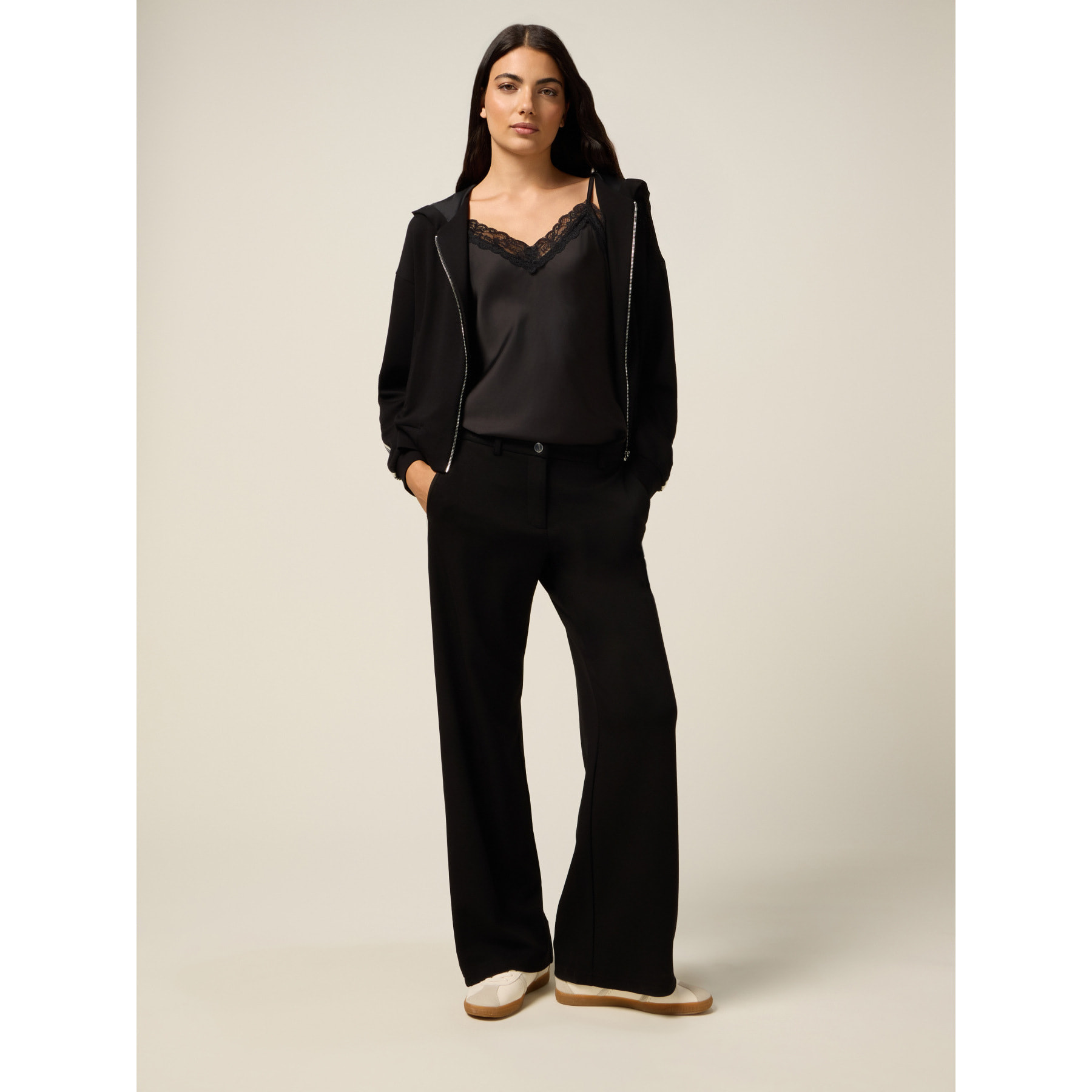 Oltre - Pantalones soft touch con cinta lateral - Negro