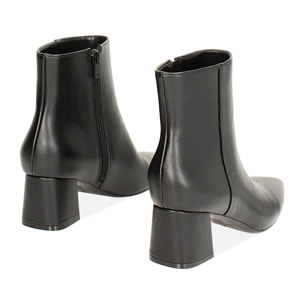 Tronchetto nero, tacco largo 6 cm