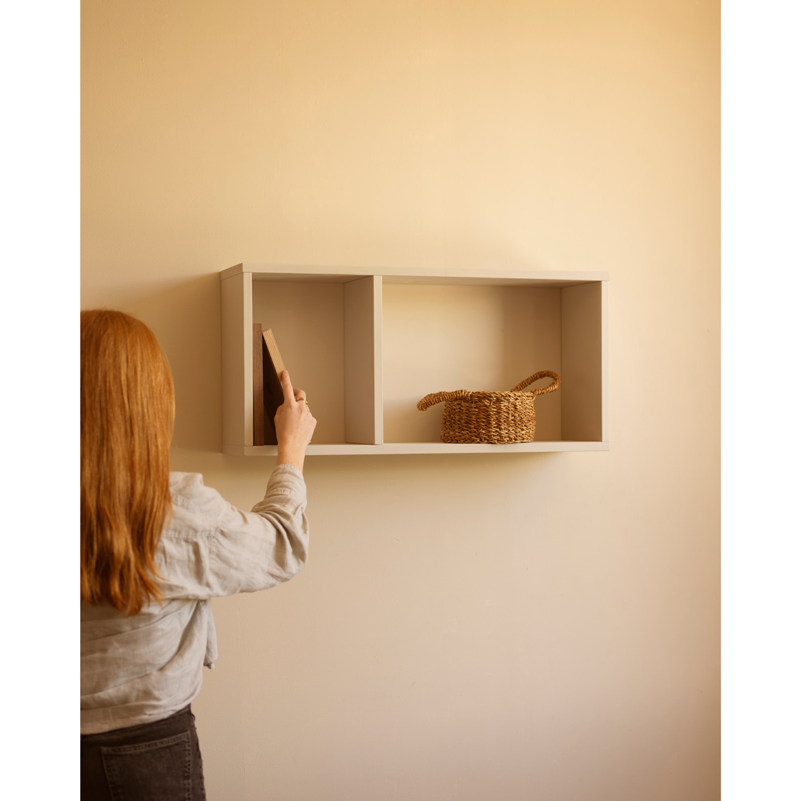 Mobilier d'appoint en bois laqué ton beige avec 1 séparateur Hauteur: 38 Longueur: 80 Largeur: 20