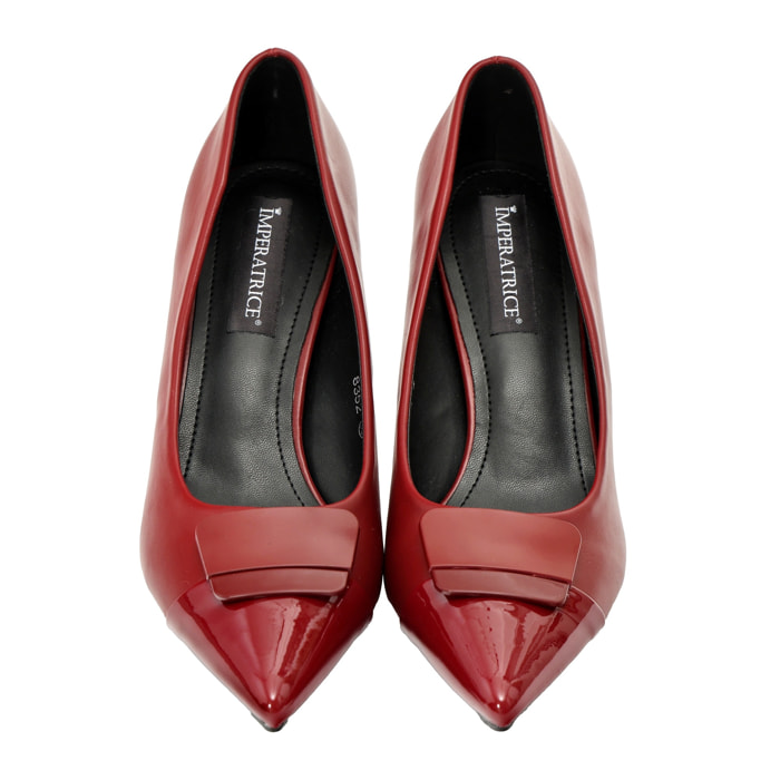 Decolletè in simil pelle con applicazione