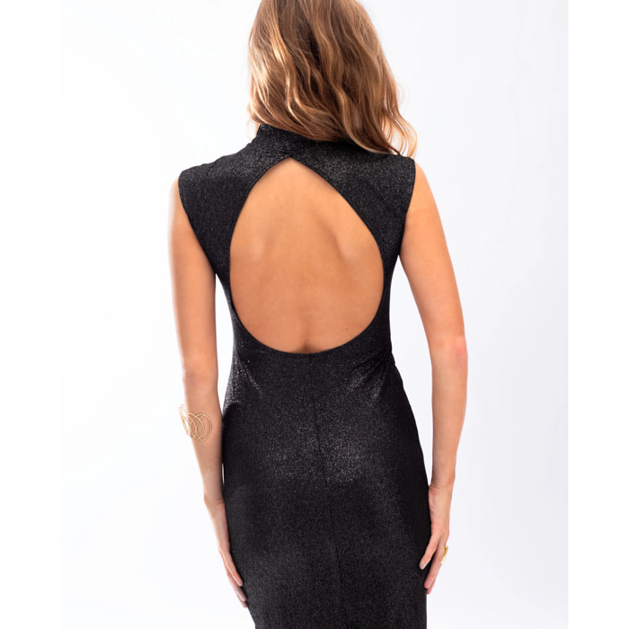 Vestido midi con brillo y espalda descubierta.