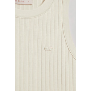 Camiseta top Tamika color crudo acanalada con detalle de botón nacarado Polo Club