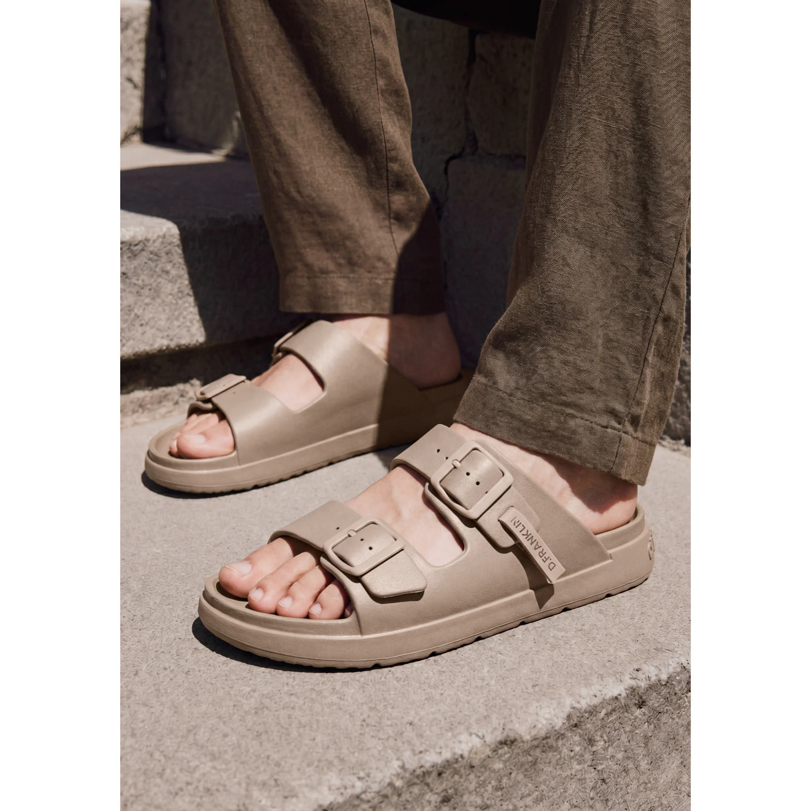 Sandalias Abiertas Unisex Hebilla Ajustable Vibe Taupe