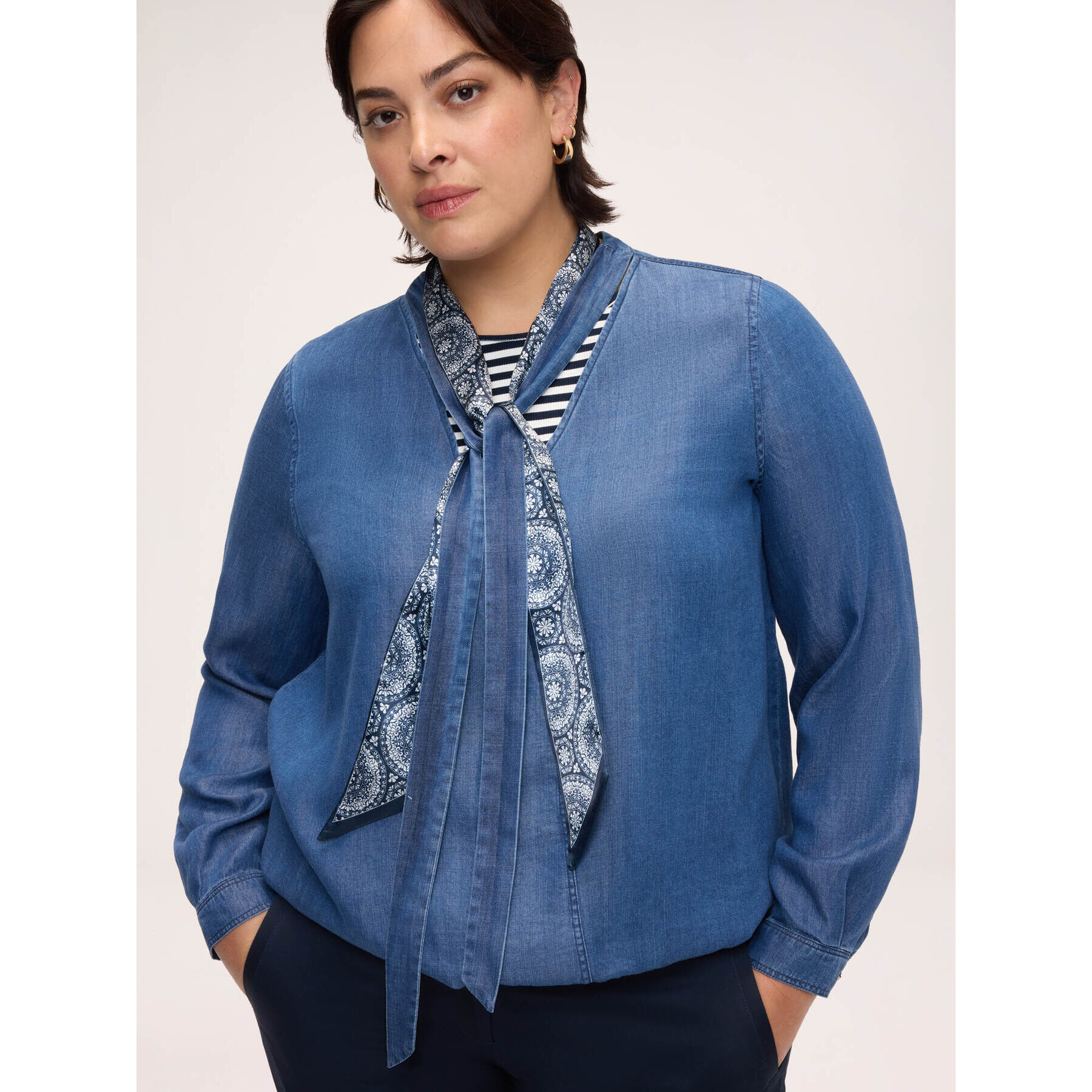 Fiorella Rubino - Blusa de tencel con lazo - Azul