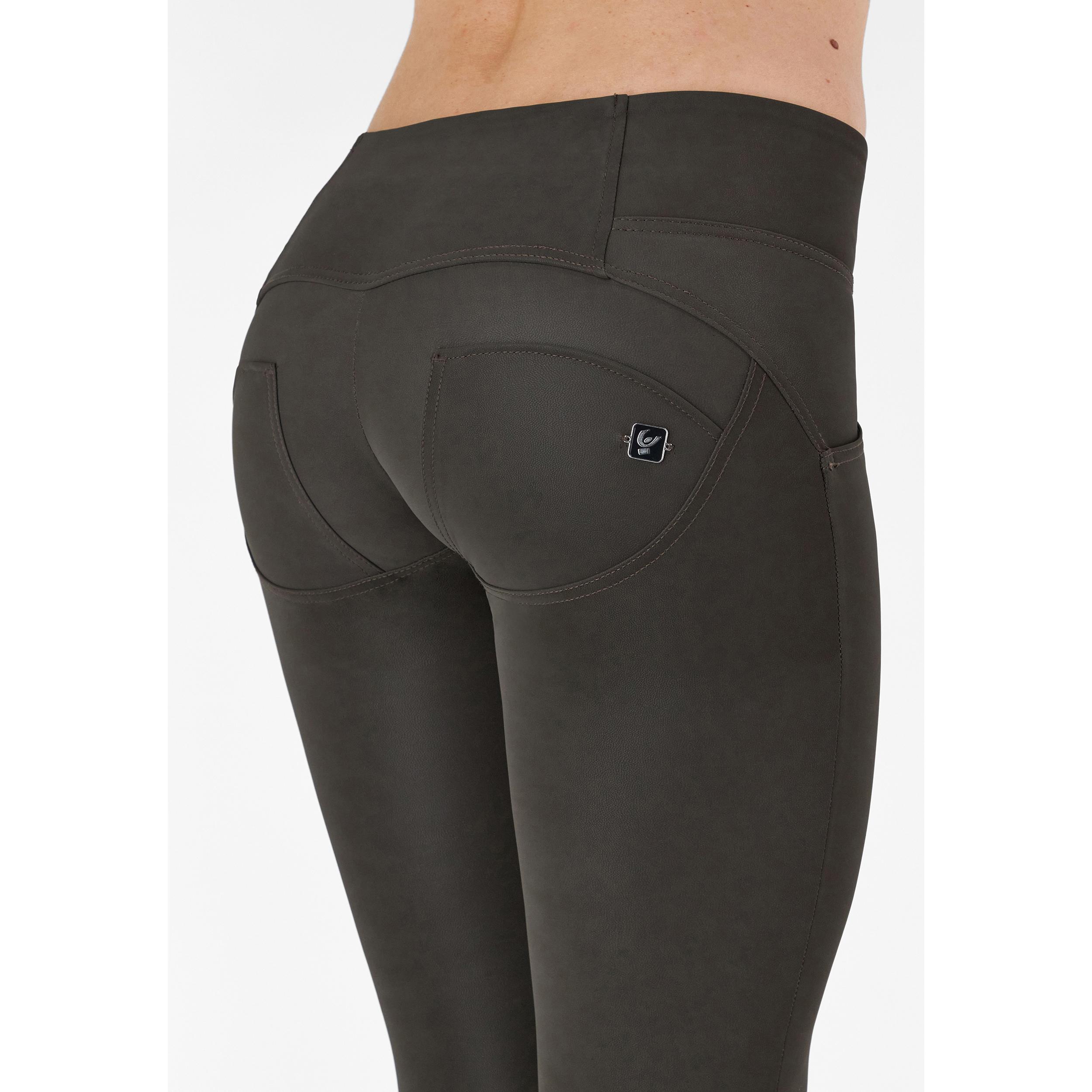 Pantaloni push up WR.UP® vita media similpelle lucida