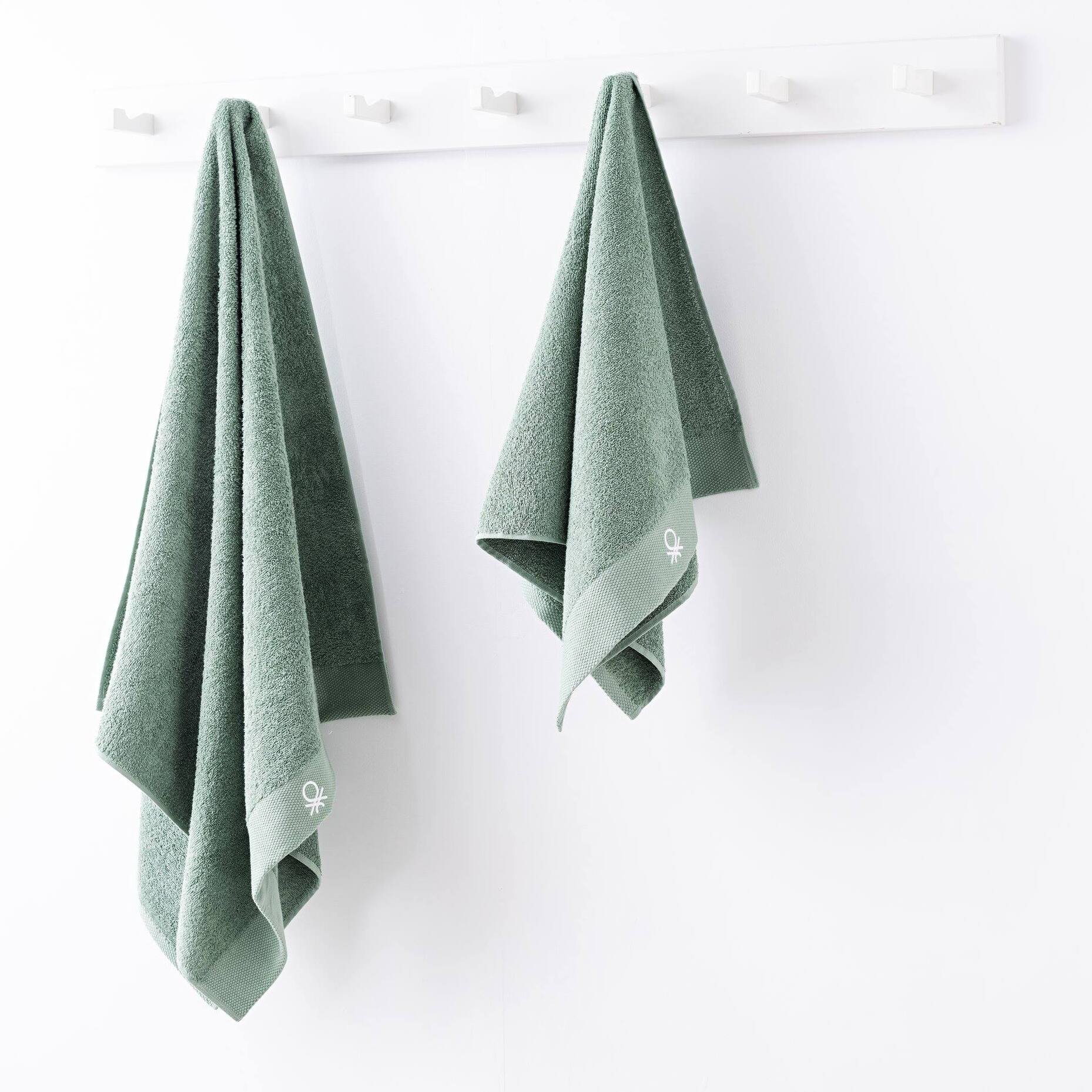 Toalla de baño 90x150cm 100% algodón 450gsm en color verde - suave, absorbente y secado rápido