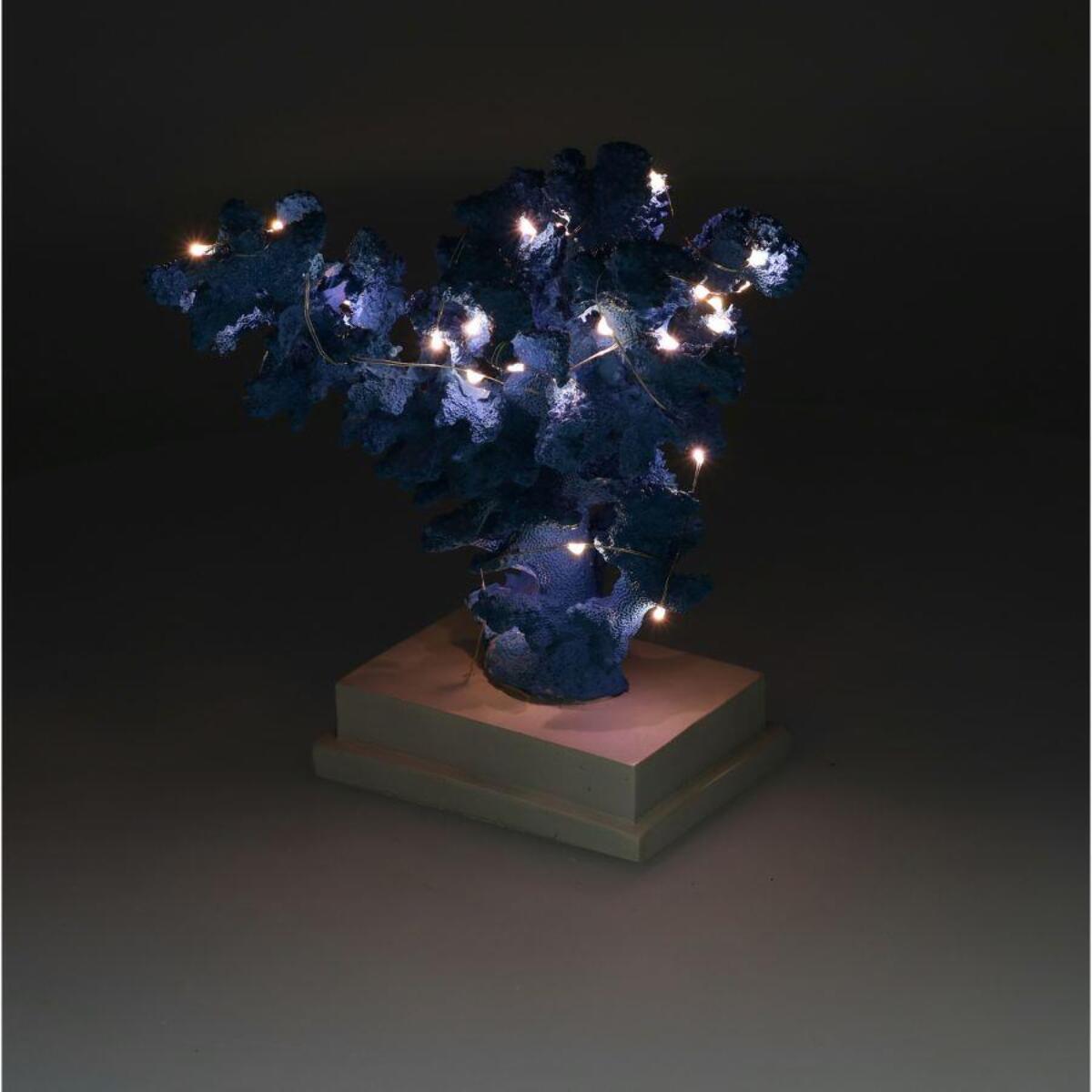 Corallo in resina azzurro con led cm20x17h24,5