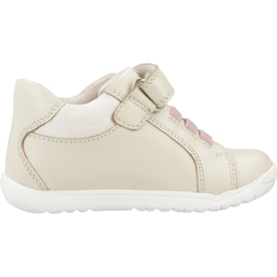 Zapatos Niña de la marca GEOX  modelo B MACCHIA GIRL Beige