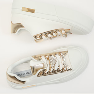 Sneakers in simil pelle con dettagli gioiello