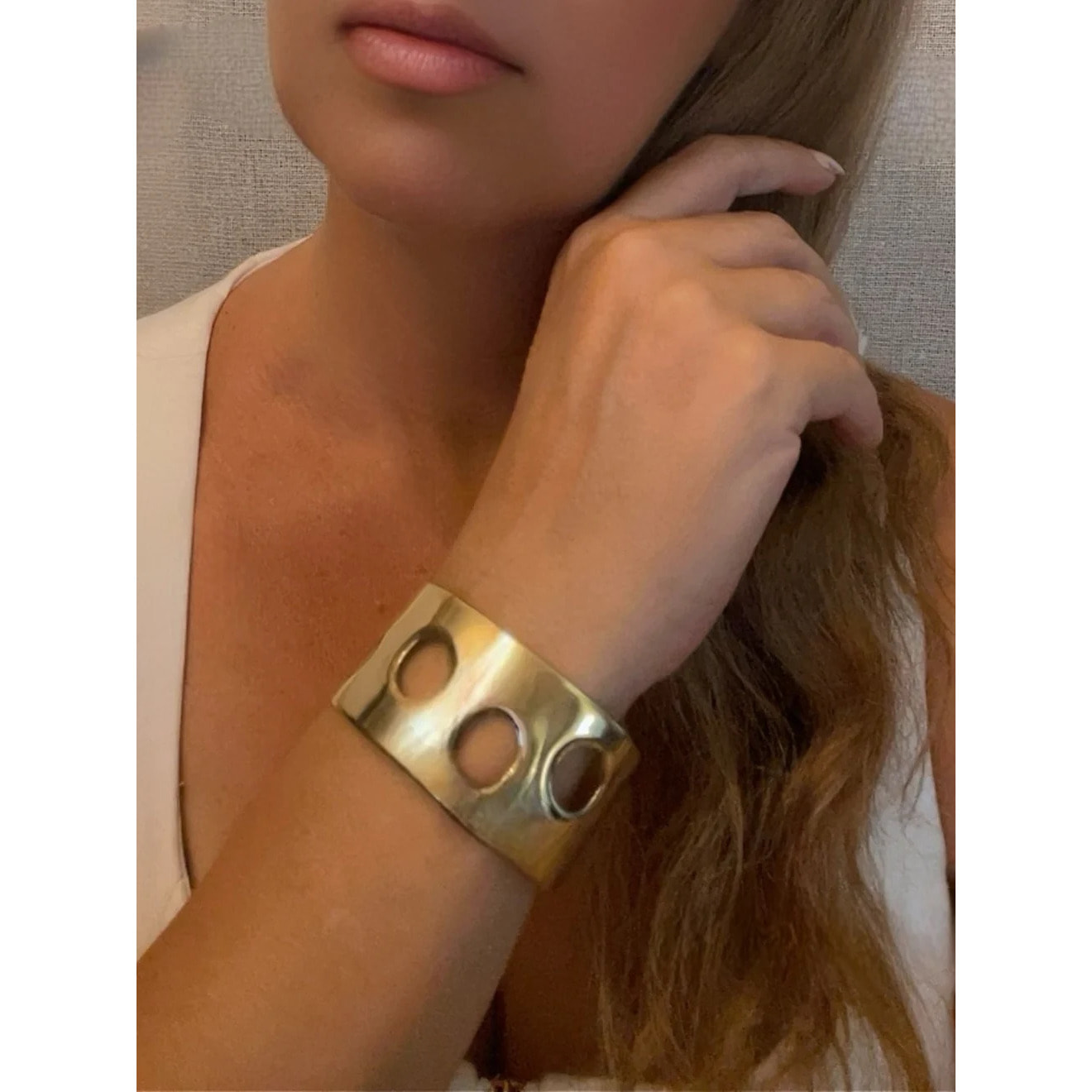 Brazalete pulsera ancha latón Hole dorado chapado Gloria Mago design