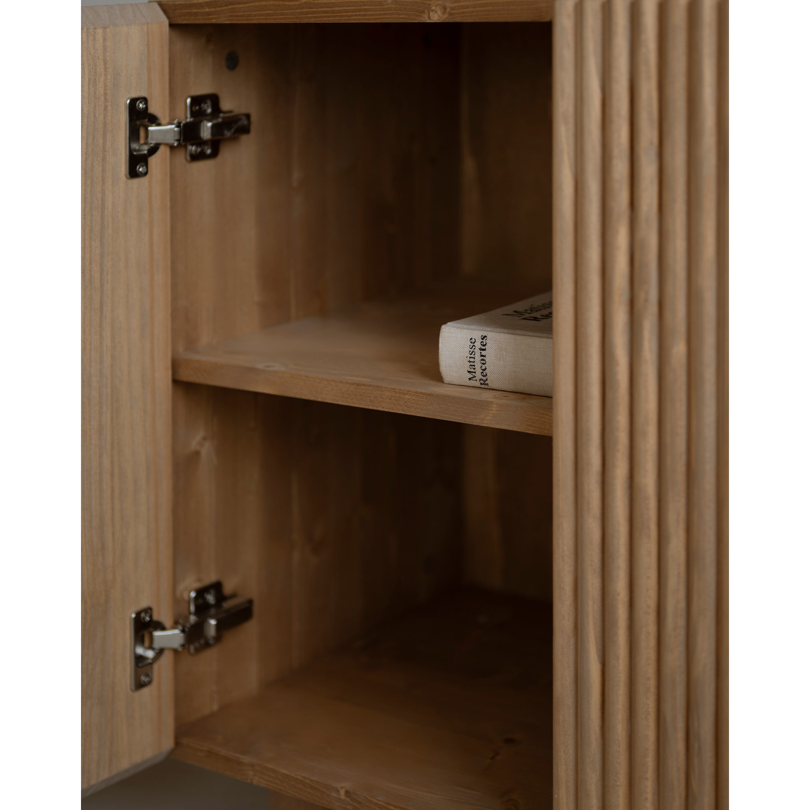Buffet en bois de sapin et pin en ton chêne foncé 152x42cm Hauteur: 71 Longueur: 152 Largeur: 42