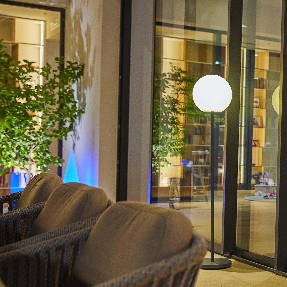 Lampadaire sans fil LUNY TALL RGB H150CM