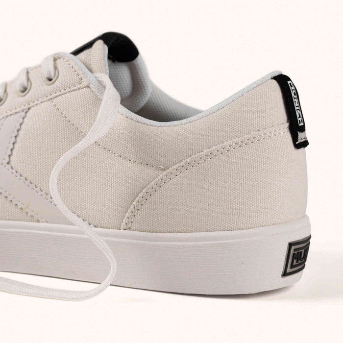 MUNICH BREAK 53 Zapatilla Minimalista de Lona Blanco Hueso con Suela Retro