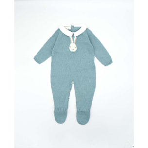 Pelele azul con dibujo de conejo en el centro