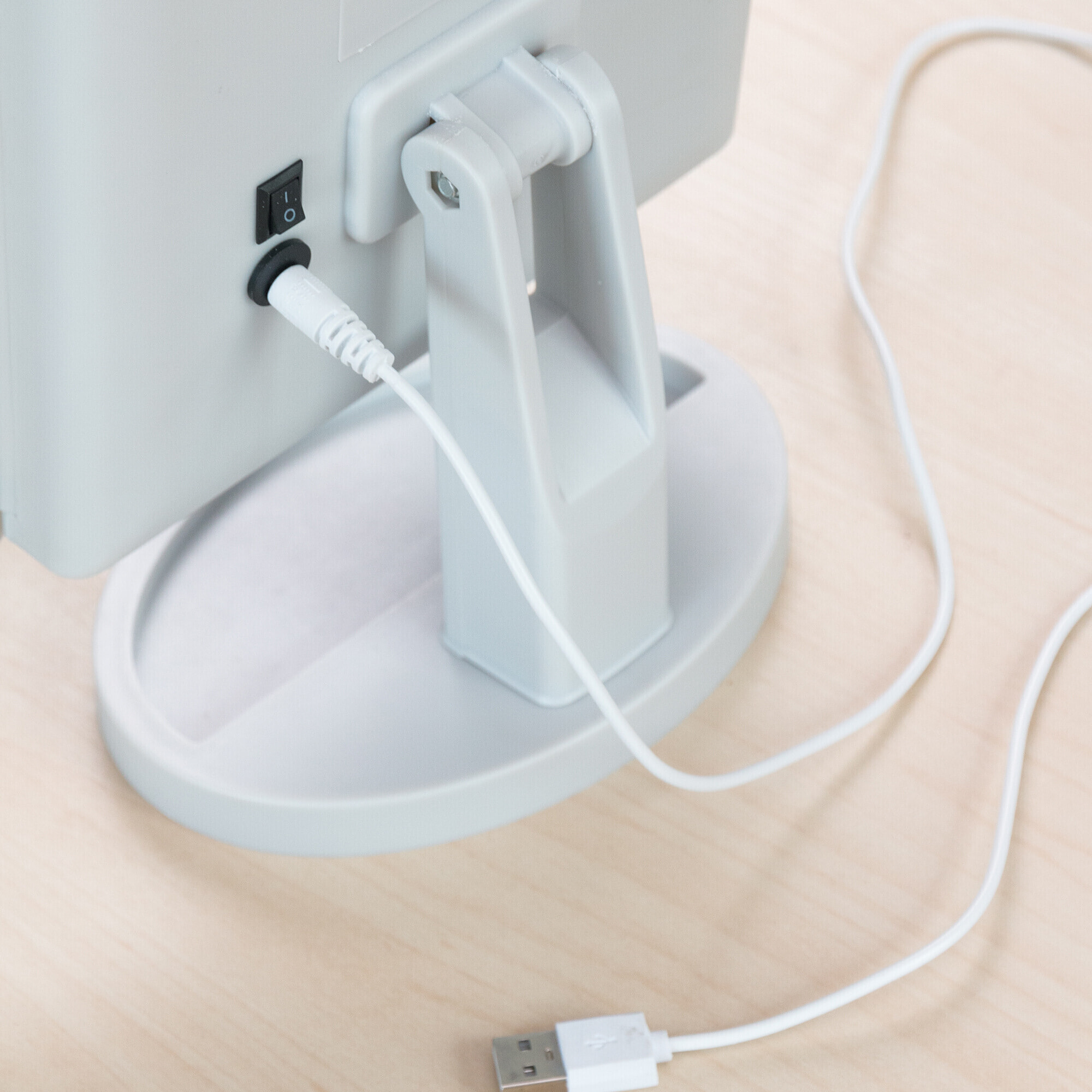 Specchio a led con ingrandimento 4 in 1 - 18 x 29 x 12 cm