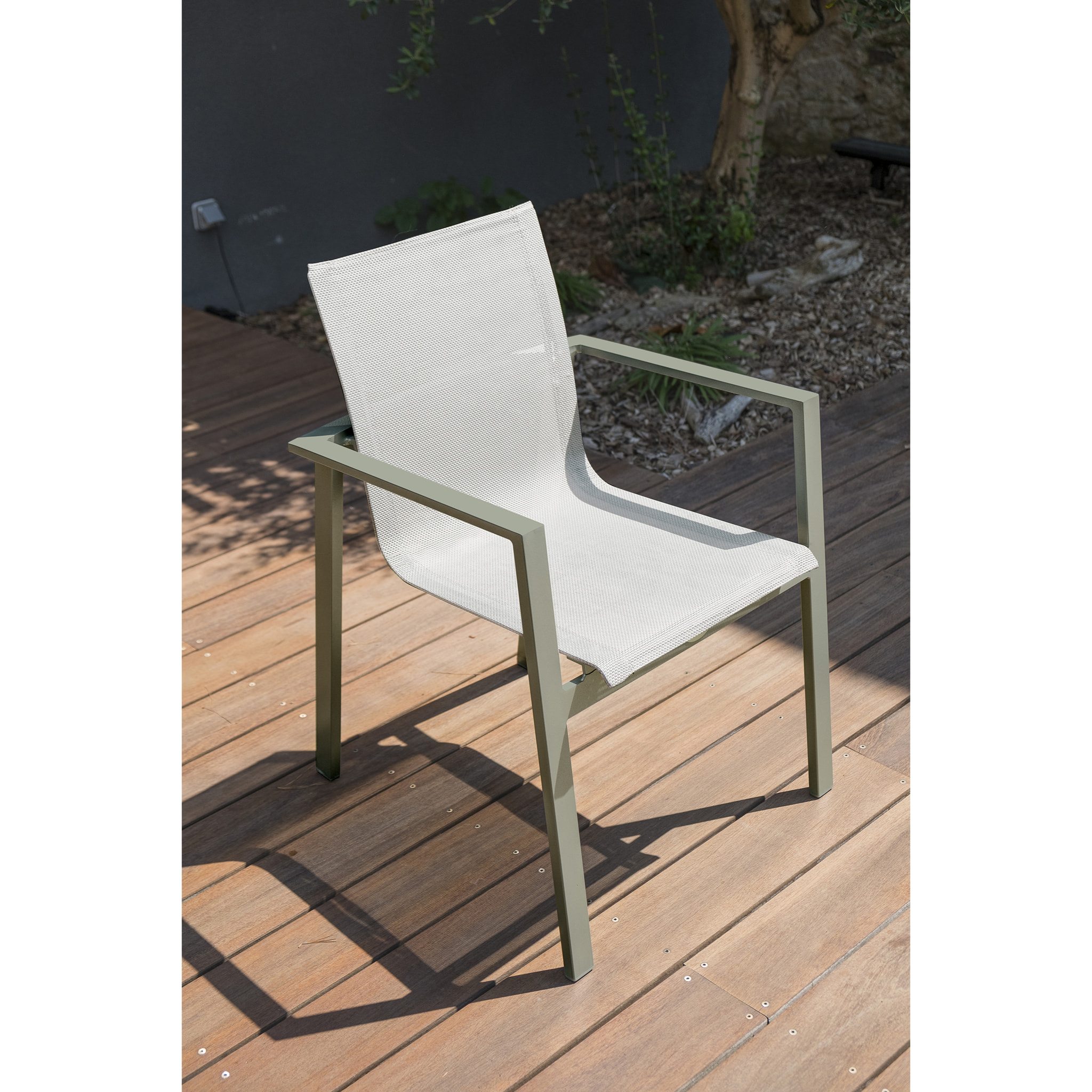 MIAMI - Lot de 2 fauteuils de jardin empilables en alu kaki et toile grise