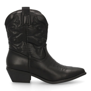 Botín cowboy con grabados en la caña