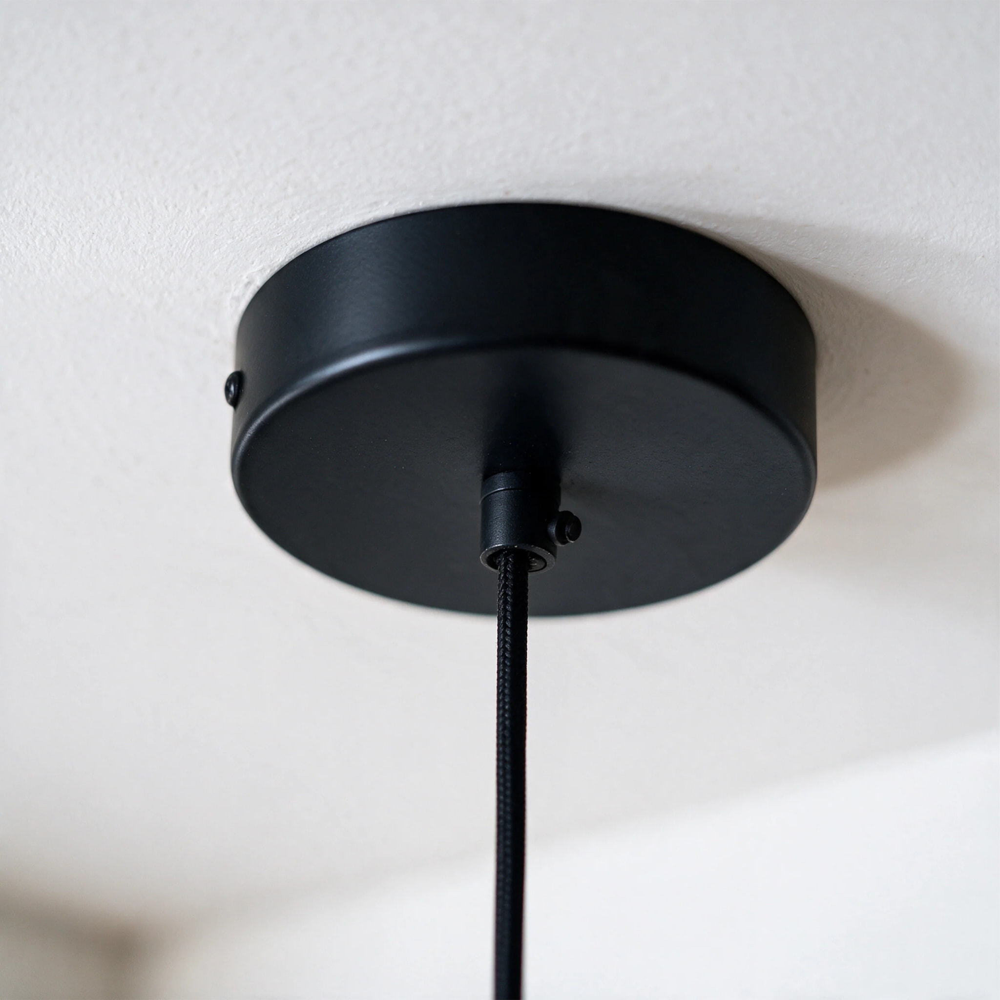 Suspension en papier et fil noir 71 cm - Milano