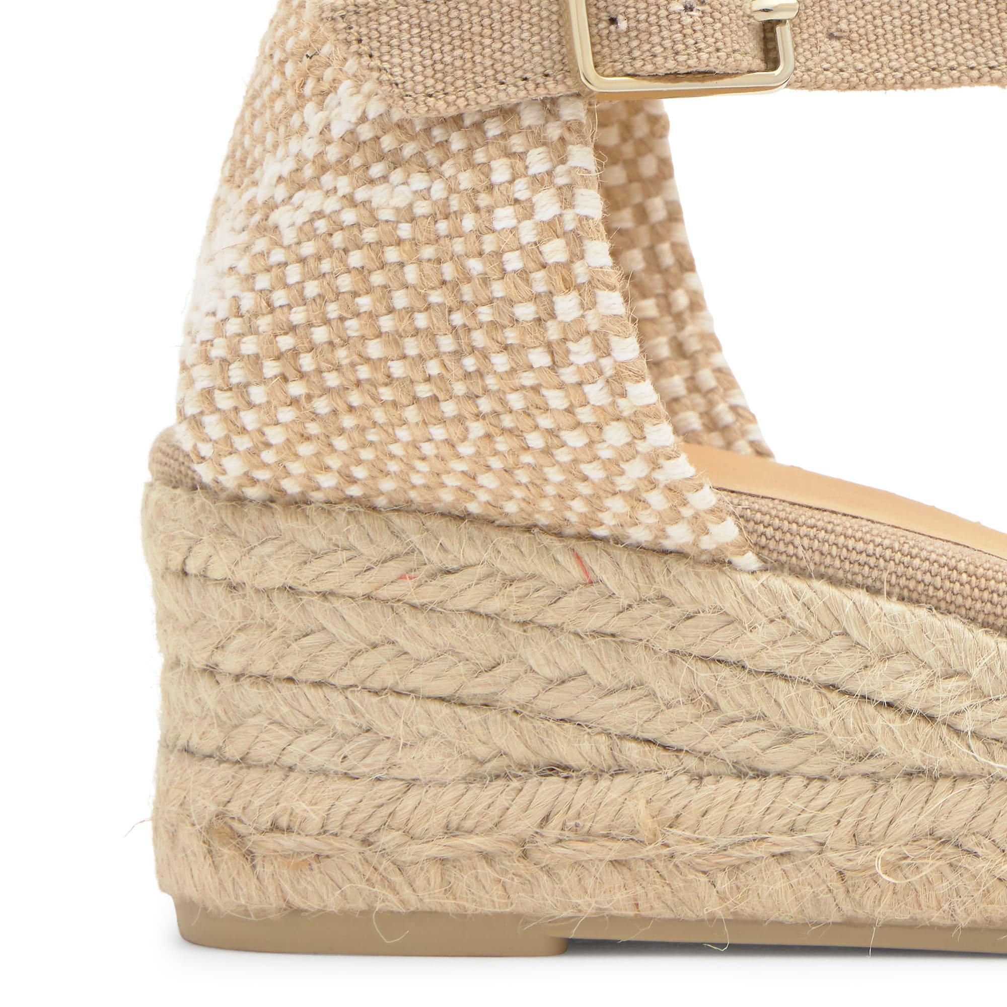 Alpargata con cuña 3 cm en lona de algodón con talonera trenzada y pulsera con hebilla