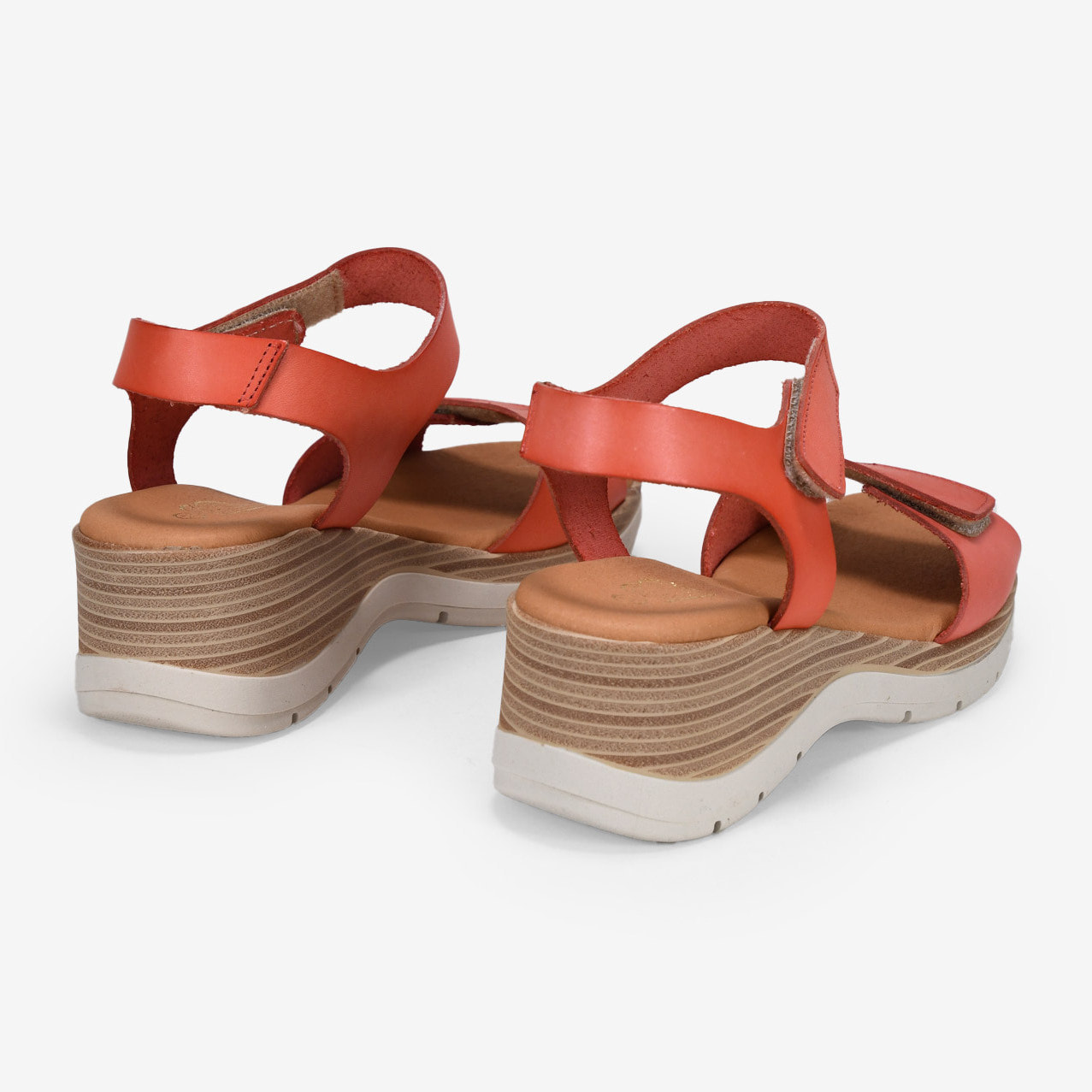 Sandalias coral en piel con velcro