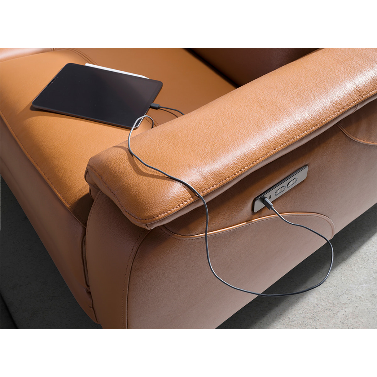 Sofá relax de 3 plazas tapizado en piel de origen vacuno en marrón con reposacabezas para patas de acero inoxidable cromado oscuro 2 sistemas de relax eléctrico 188x108x77cm