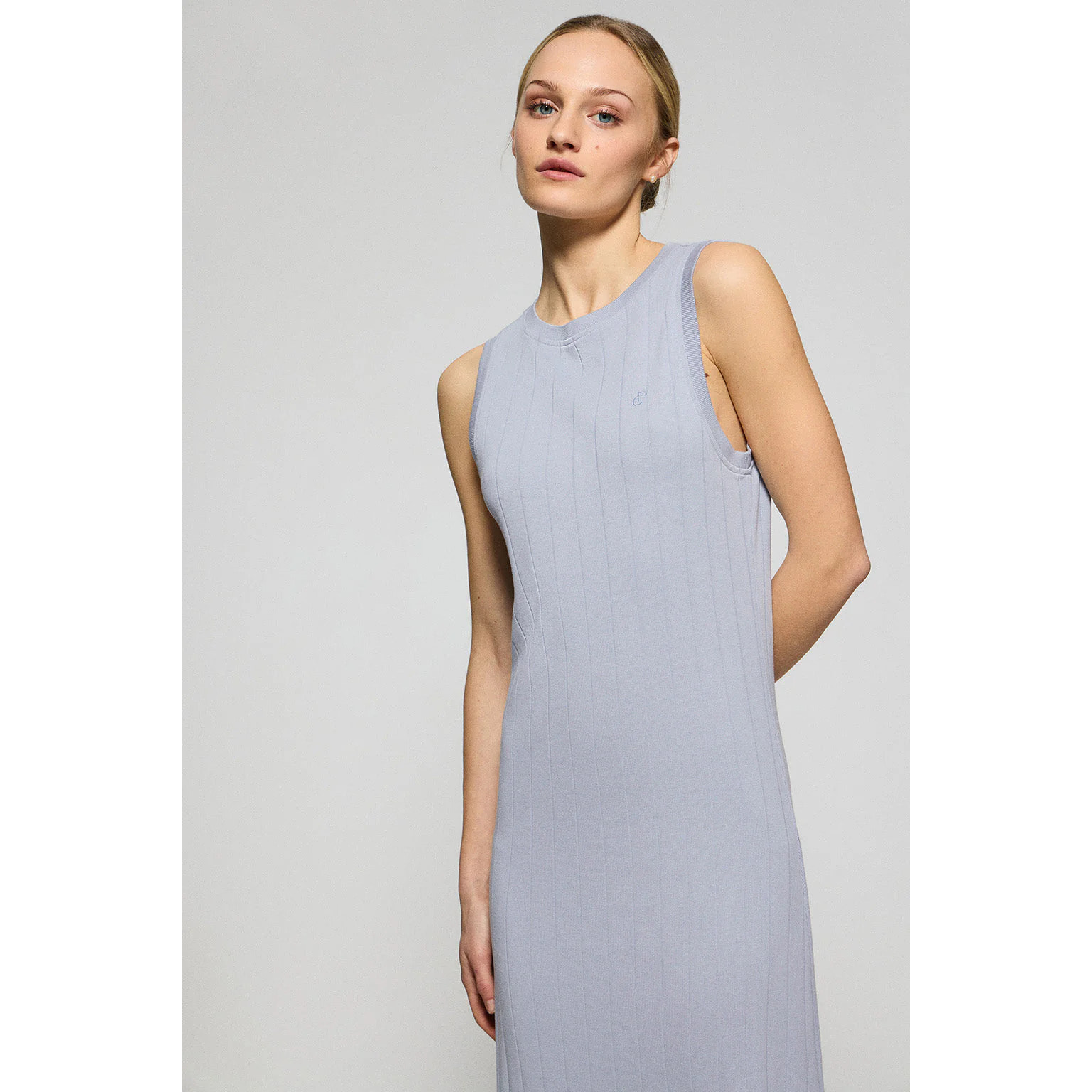 Vestito lungo blu e a coste con monogramma ricamato