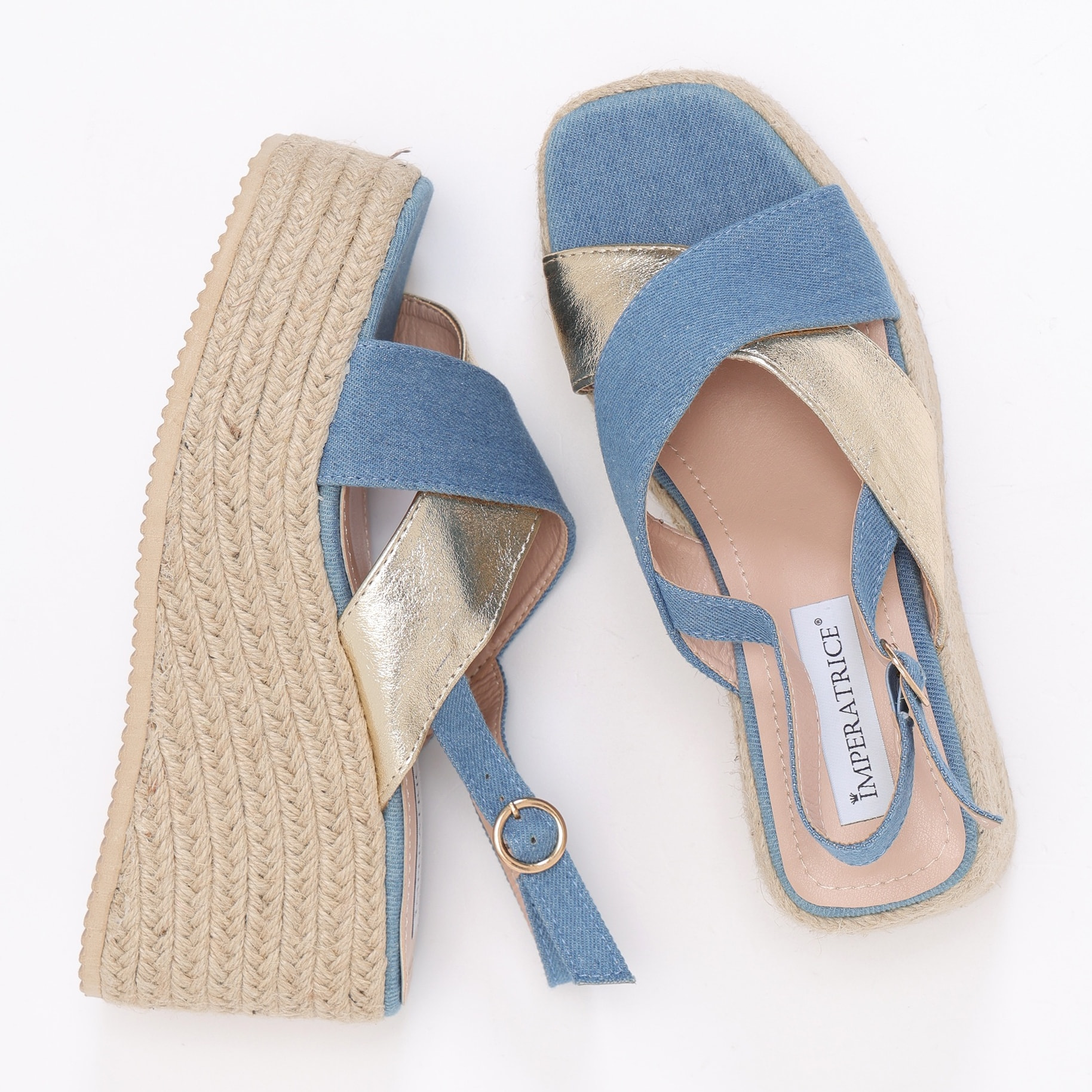 Sandali in simil pelle scamosciata con zeppa in rafia