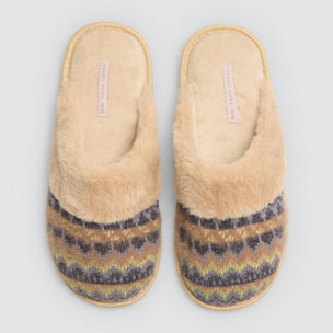Pantofole da casa in pelliccia con stampa etnica
