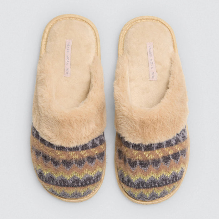 Pantofole da casa in pelliccia con stampa etnica