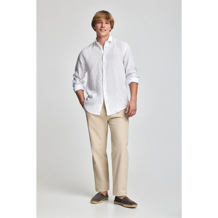 Camisa blanca de lino garment dye con monograma bordado