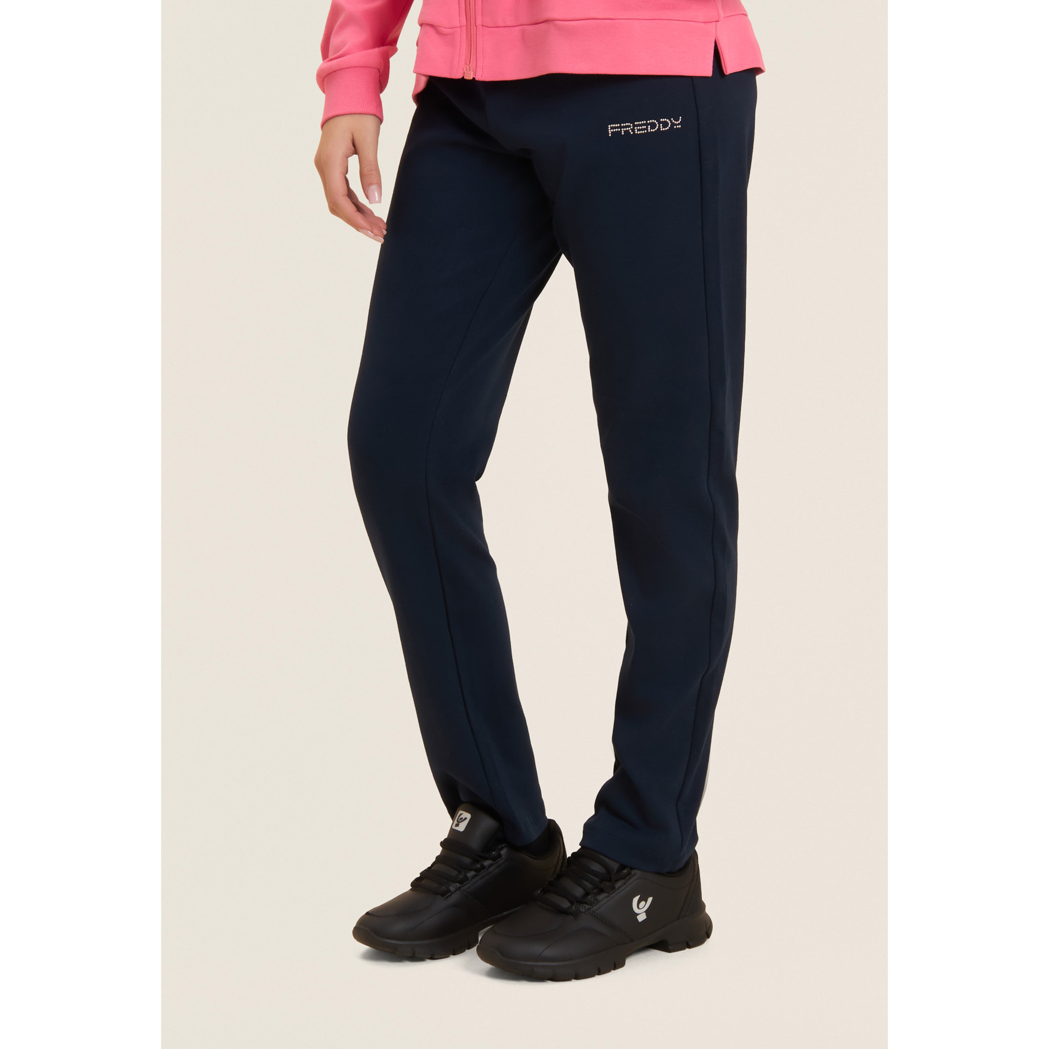 Tuta con zip e collo alto, logo con perline sulla manica