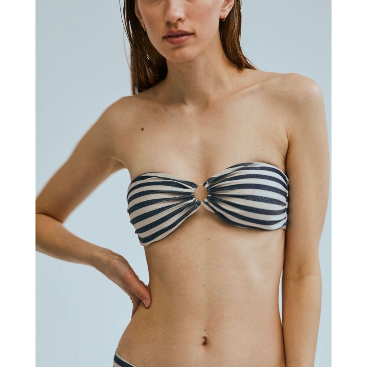 Top de bikini bandeau de rayas con aro