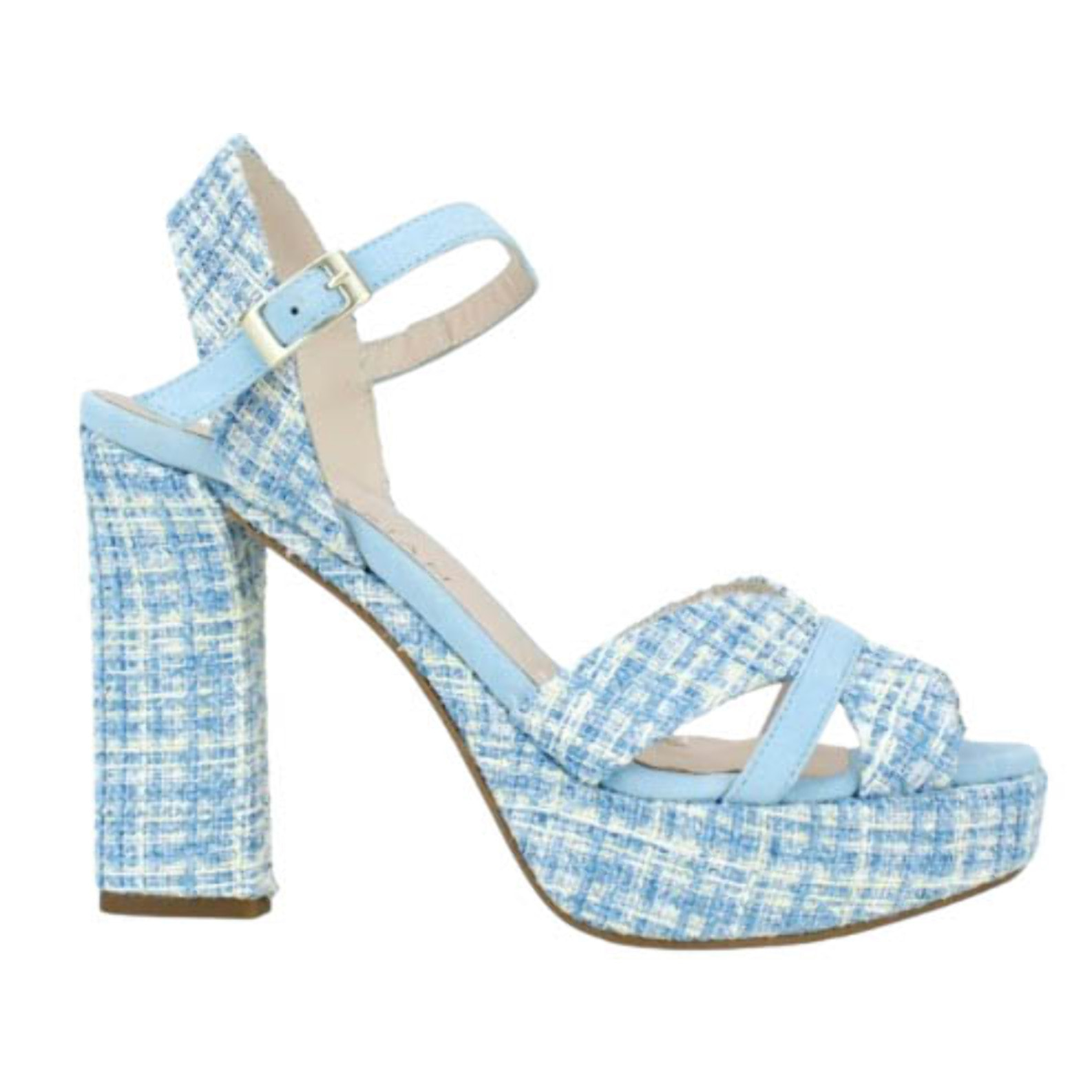 Sandalia chanel cielo con plataforma. Tacón 9 cm