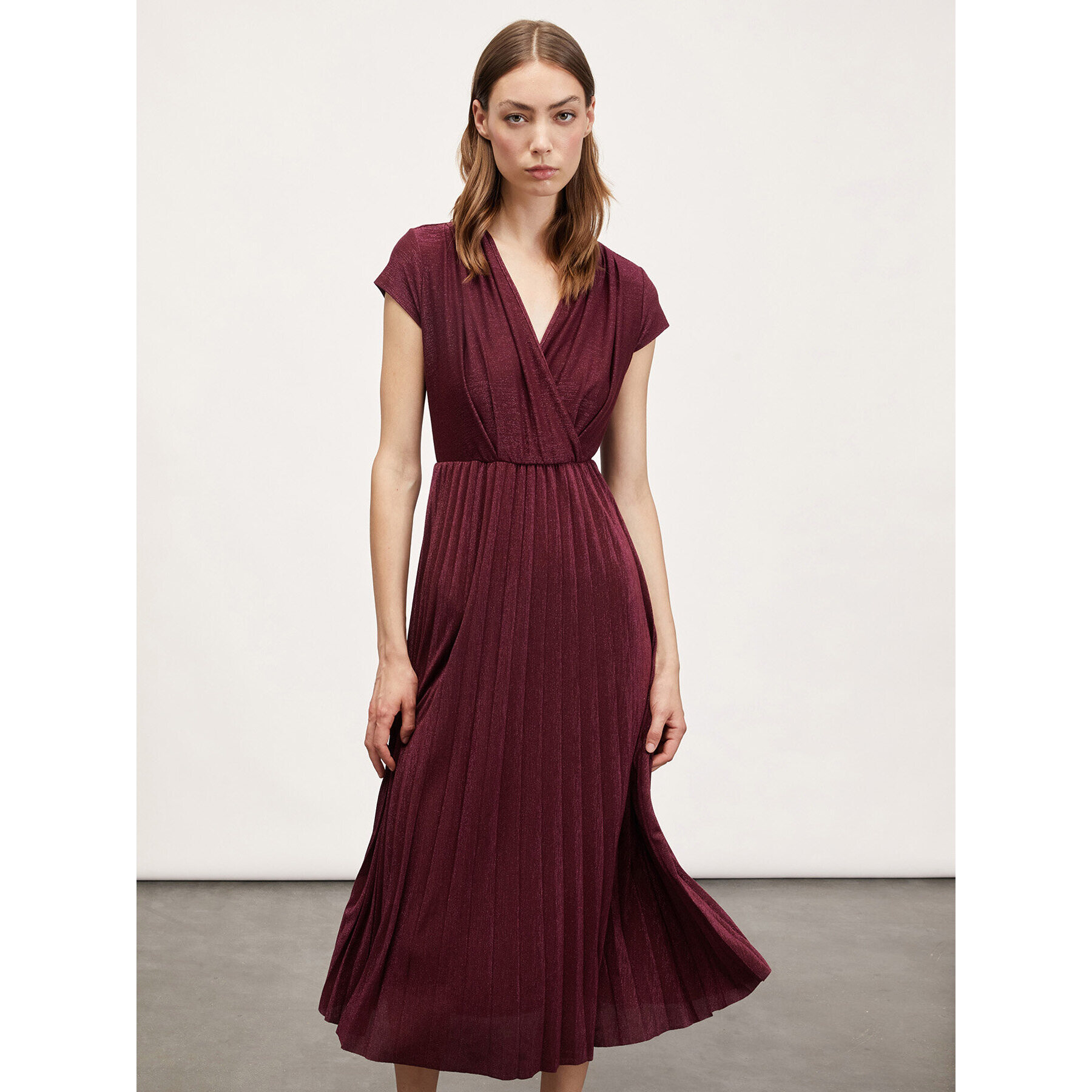 Motivi - Vestido midi de lúrex con falda plisada - Burgundy