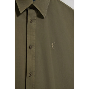 Camisa verde oscuro de popelín garment dye con bordado Rigby Go