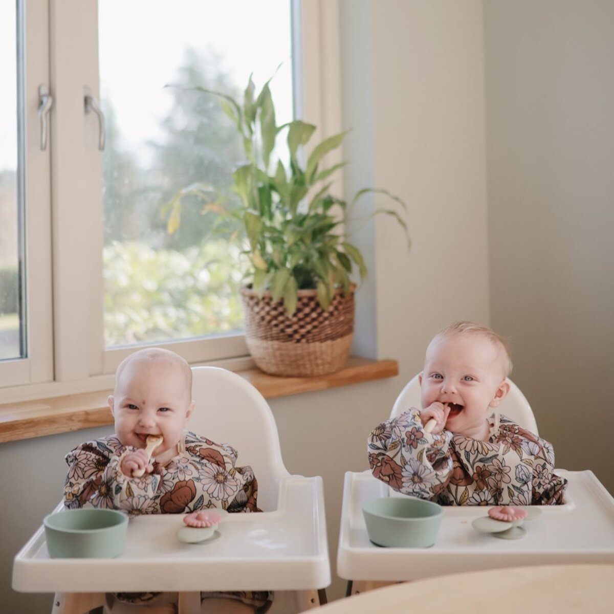 Mushie Babero Con Mangas Solid