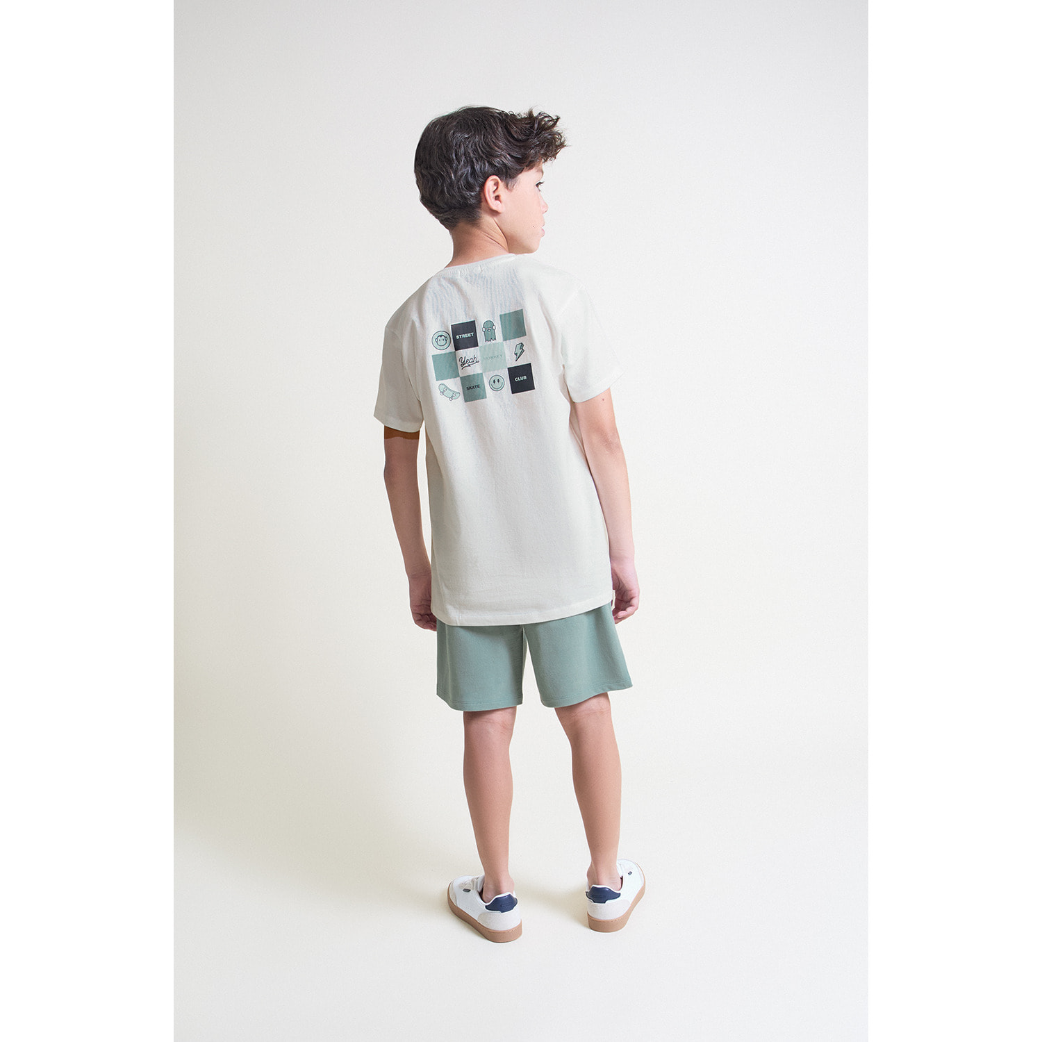 Conjunto Camiseta con Logo Skate Club en el Pecho y Shorts con Bolsillos Parche | Color: Crudo | Street Monkey