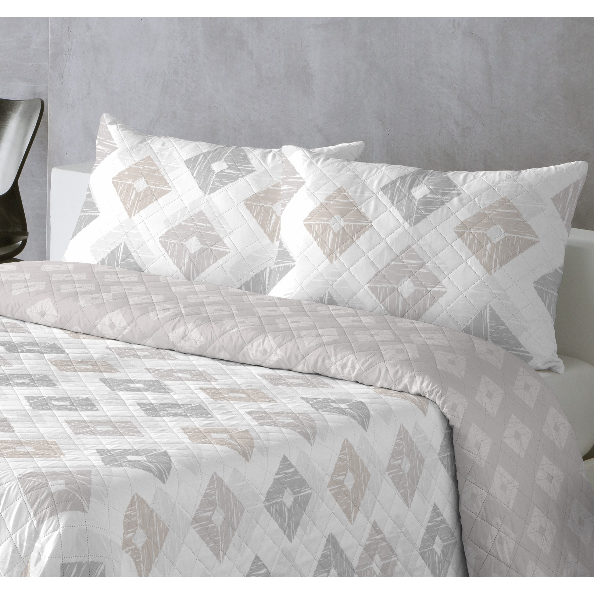 COLCHA ESTAMPADA REVERSIBLE ROMBOS BEIGE