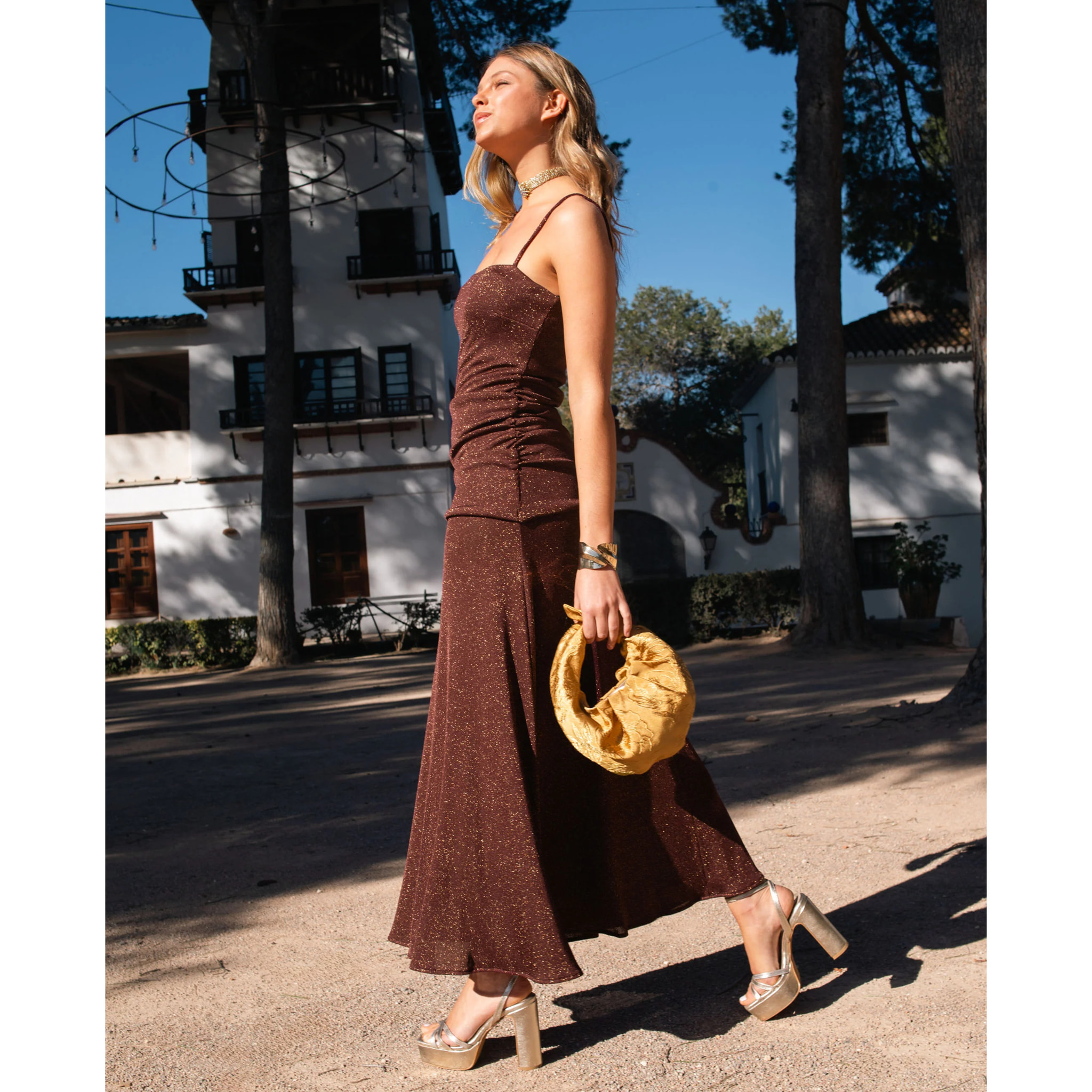 Vestido midi de tirantes con brillo